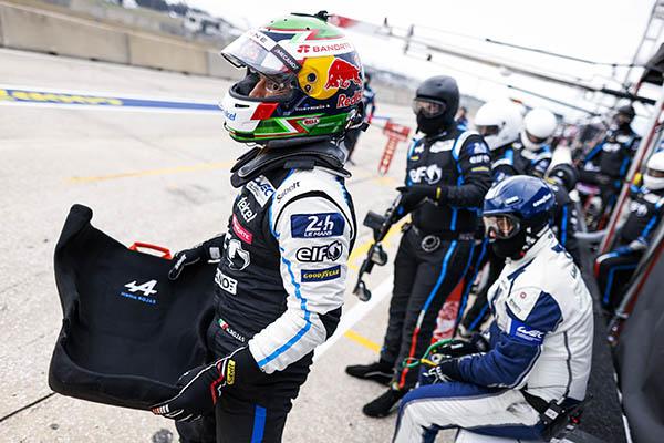 Falla en computadora obliga al retiro de Memo Rojas y equipo en Sebring